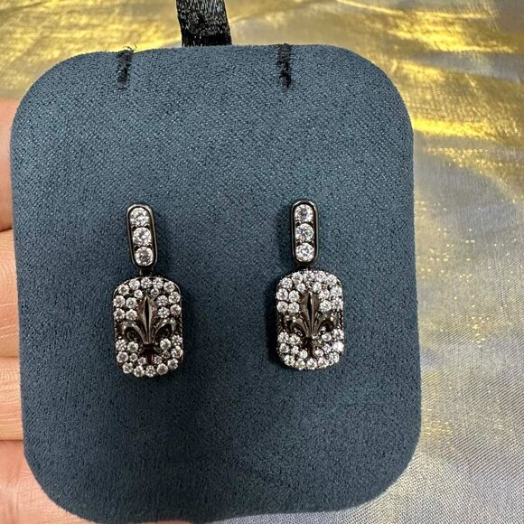 APM Monaco Fleur Lis Earrings - Picture 4 of 6